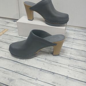 NoSoX PEPPER Mule Clog Heel, Womens SZ 10 Gray. Condition is Pre-owned.